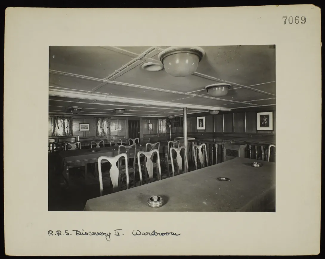 RRS Discovery II Wardroom